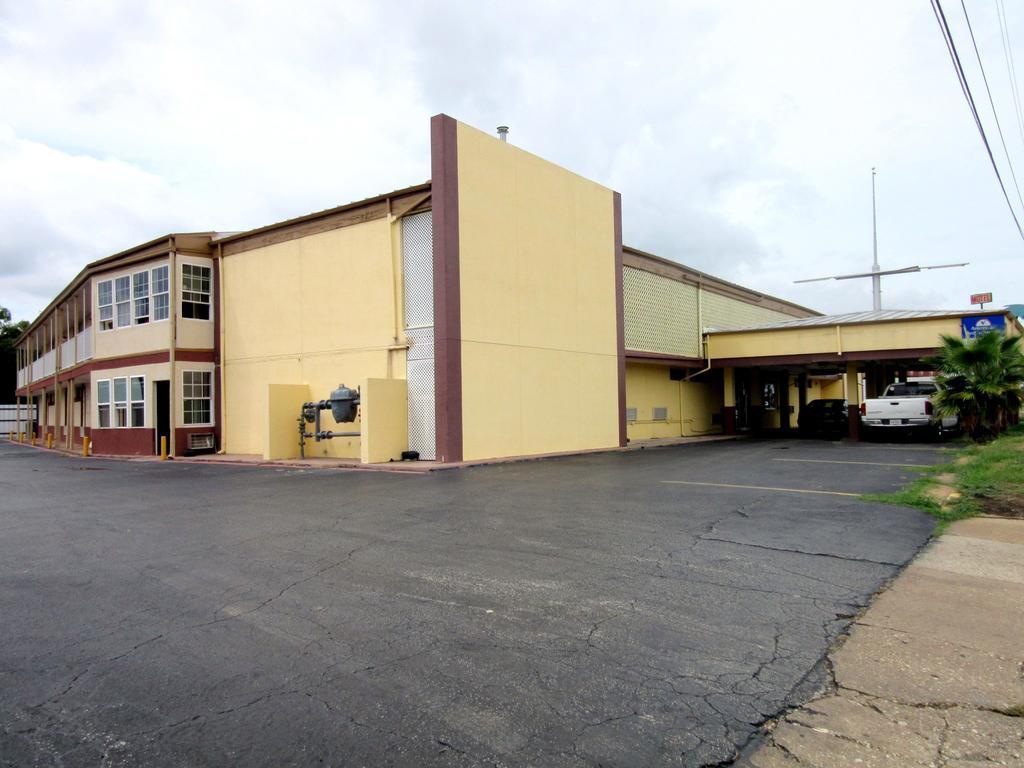 Budget Host Inn Arlington Exterior foto