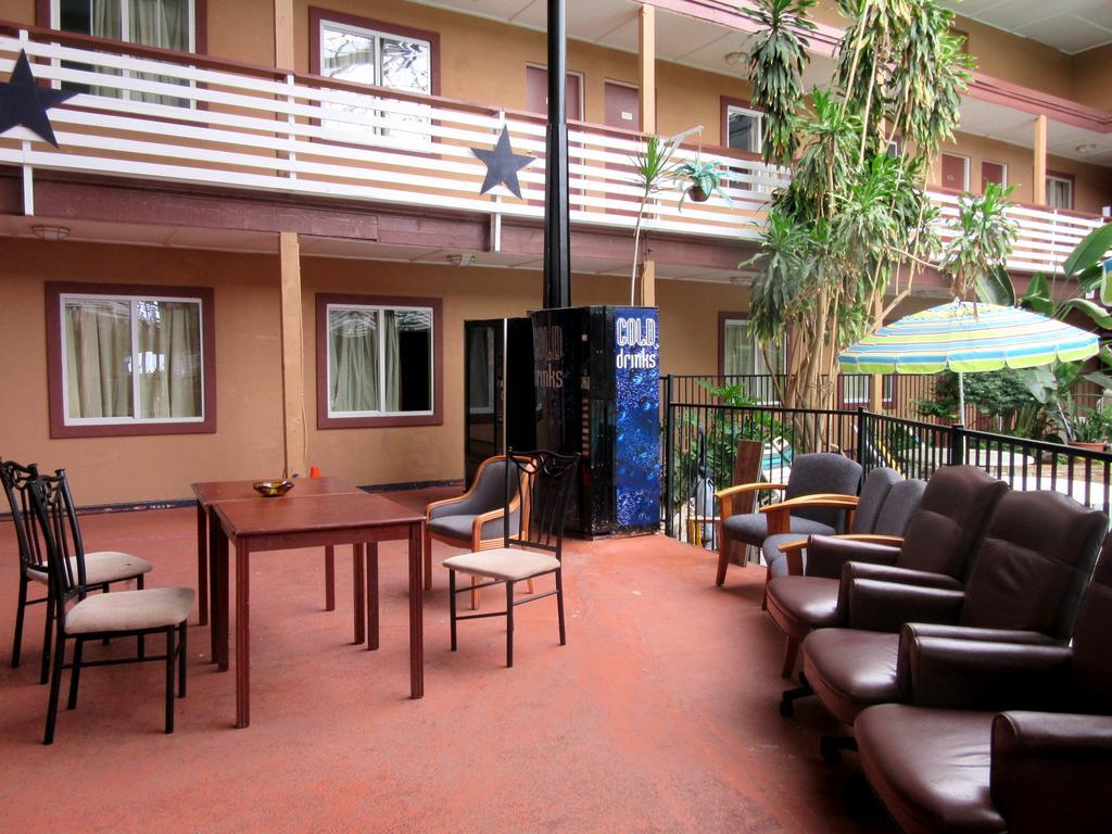 Budget Host Inn Arlington Exterior foto